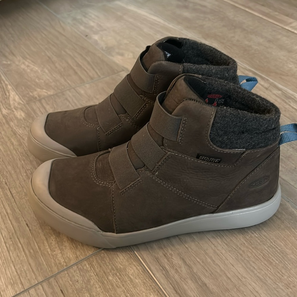 Keen boots, new without tags 7.5